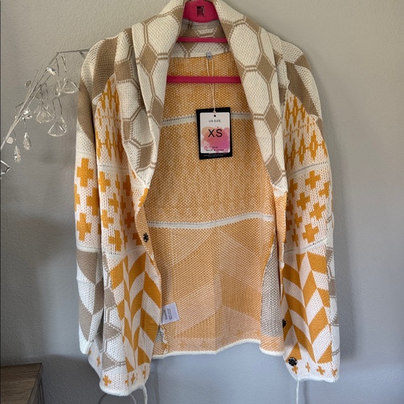 Women's Oversized Cream Patterned Sweater. Size XS. NWT - Picture 3 of 3